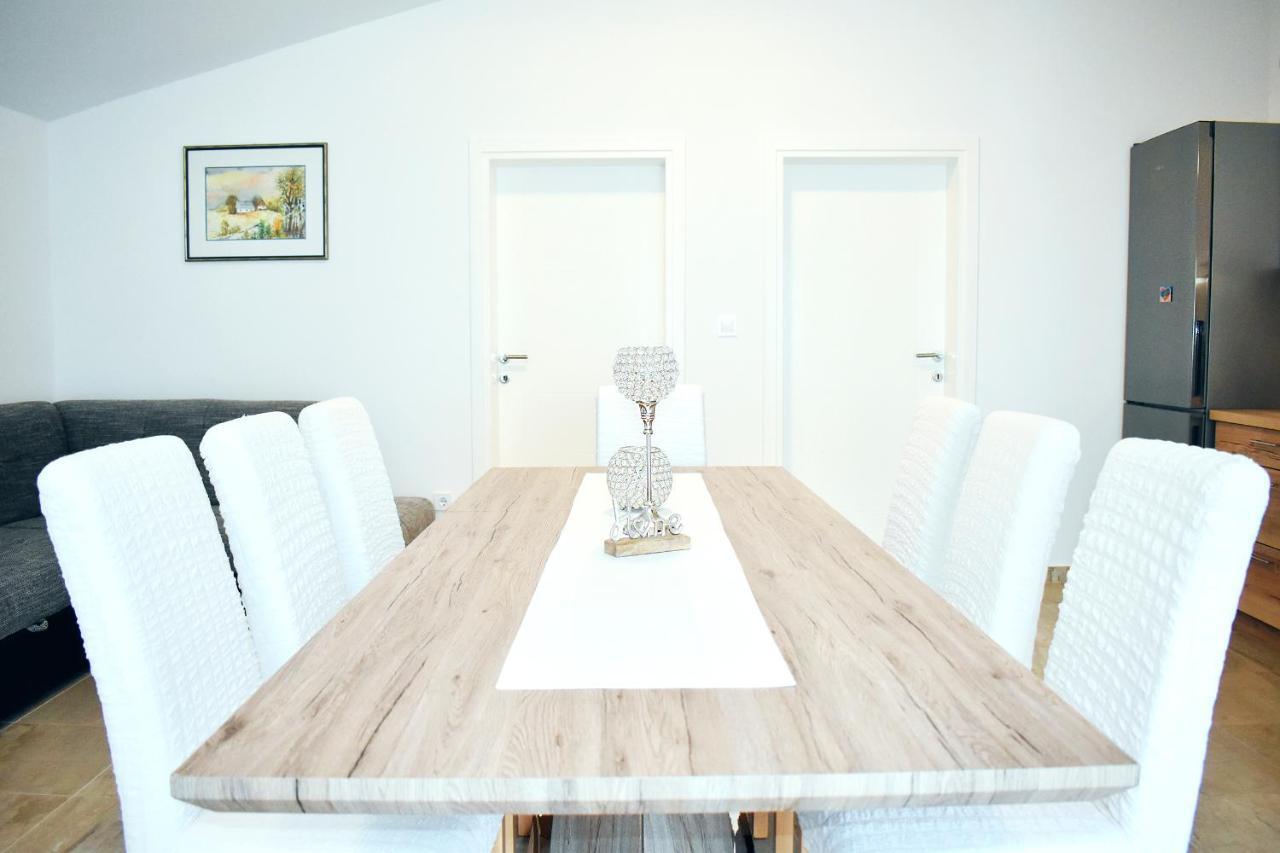 Apartmani Lovrencic 브르시 외부 사진